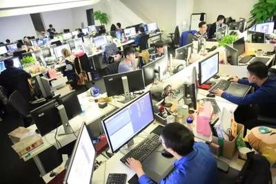 軟件技術(shù)服務(wù)行業(yè)薪酬躍居榜首 數(shù)字經(jīng)濟(jì)浪潮下的新引擎